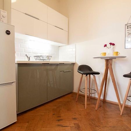 Nejedleho Apartmeet Прага Экстерьер фото