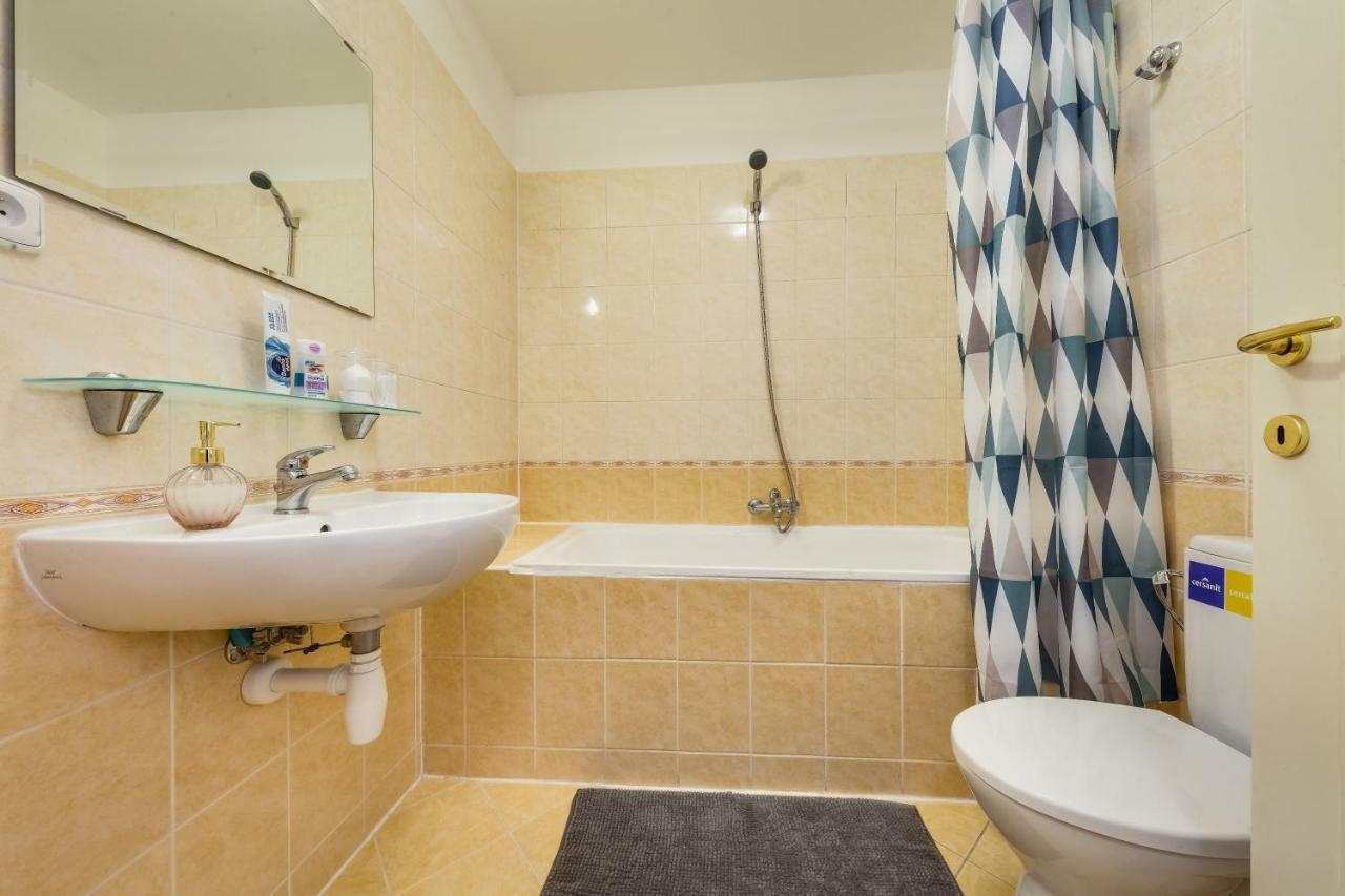 Nejedleho Apartmeet Прага Экстерьер фото