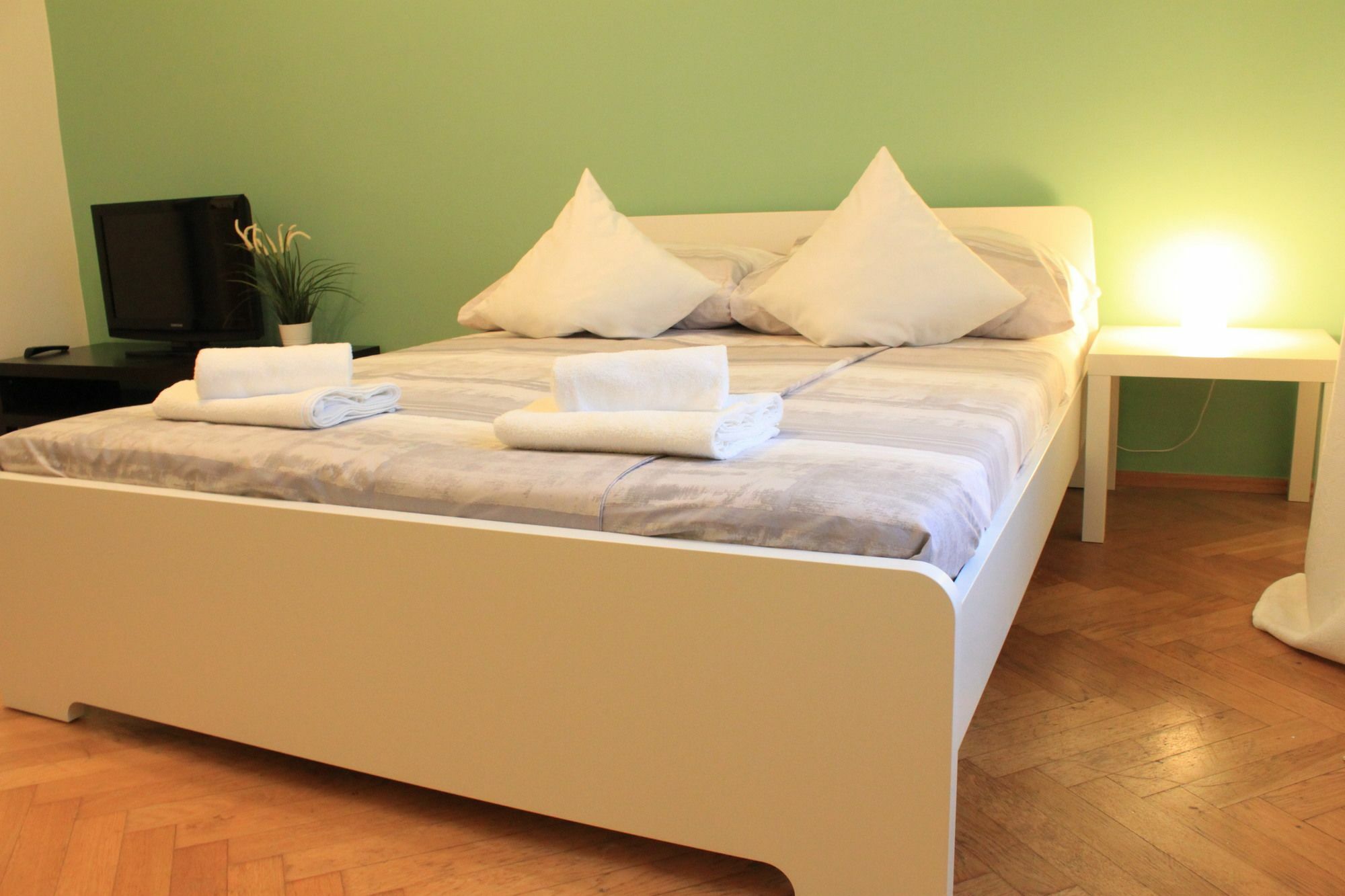 Nejedleho Apartmeet Прага Экстерьер фото