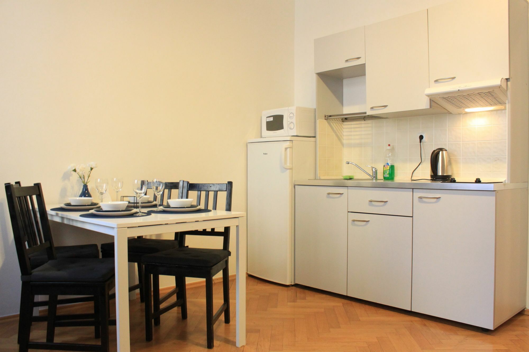 Nejedleho Apartmeet Прага Экстерьер фото
