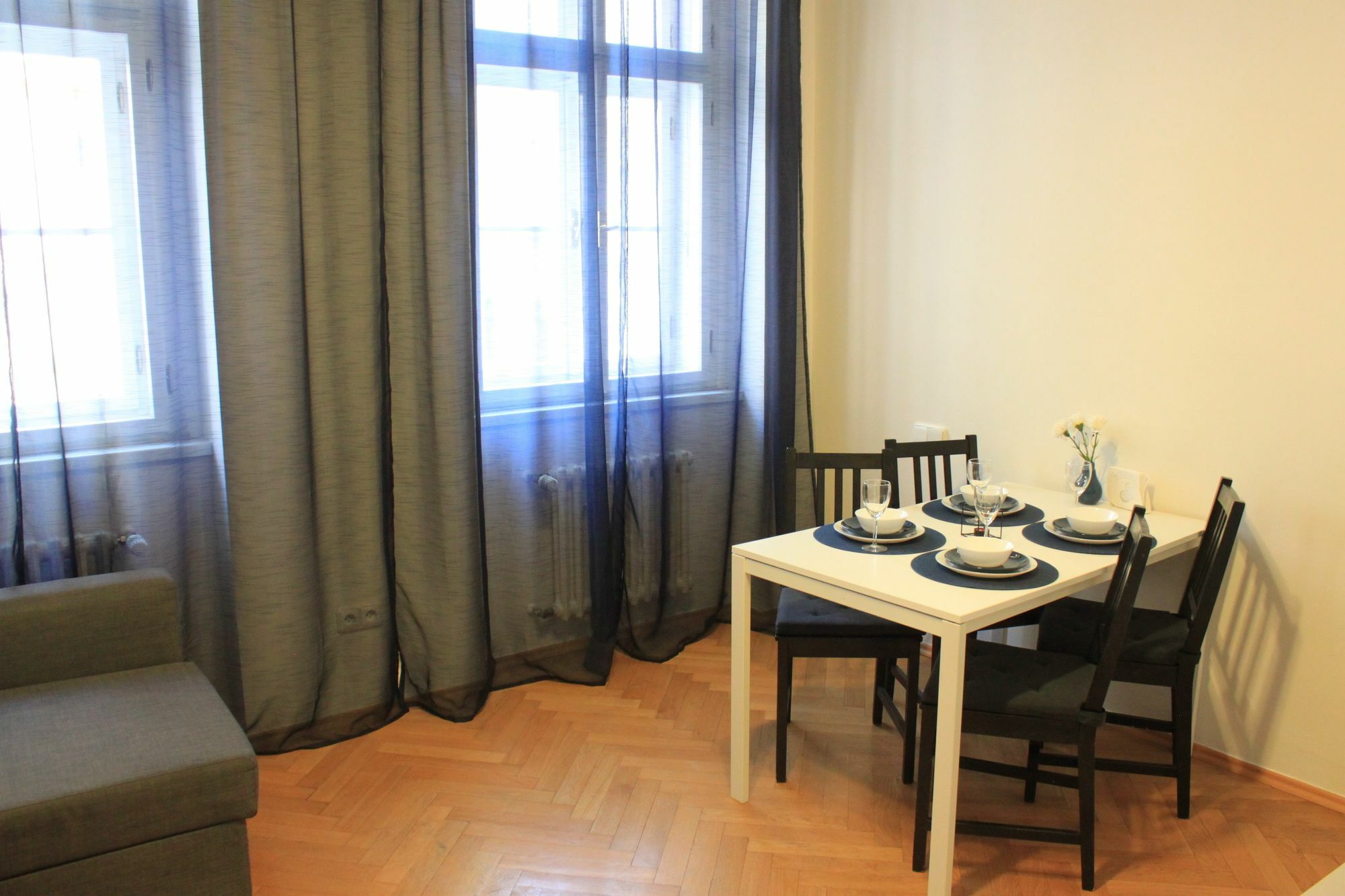 Nejedleho Apartmeet Прага Экстерьер фото